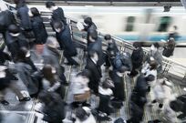 女性200人に聞いた「おじさんの不快な仕草」TOP10が決定