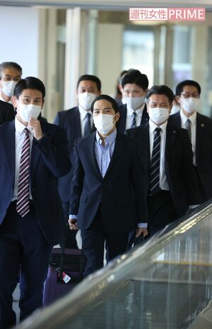 '21年9月に帰国した際の小室圭さんに周りには10人以上のSPが