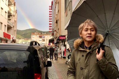 『迷宮グルメ異郷の駅前食堂』に出演するヒロシ（番組公式ＳＮＳより）