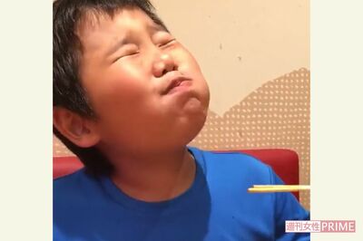 【飲食店テロの救世主】スシローの寿司で悶絶する姿が食欲をそそると話題の“大トロ少年”、投稿した姉が明…