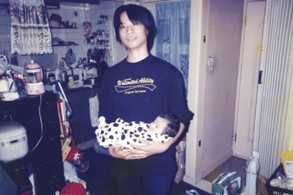 高校生のとき、軽音部には興味がなく、「バンドで何かを目指している状態」を手に入れるため、お金を払ってスタジオで練習し、ライブをする日々を送った