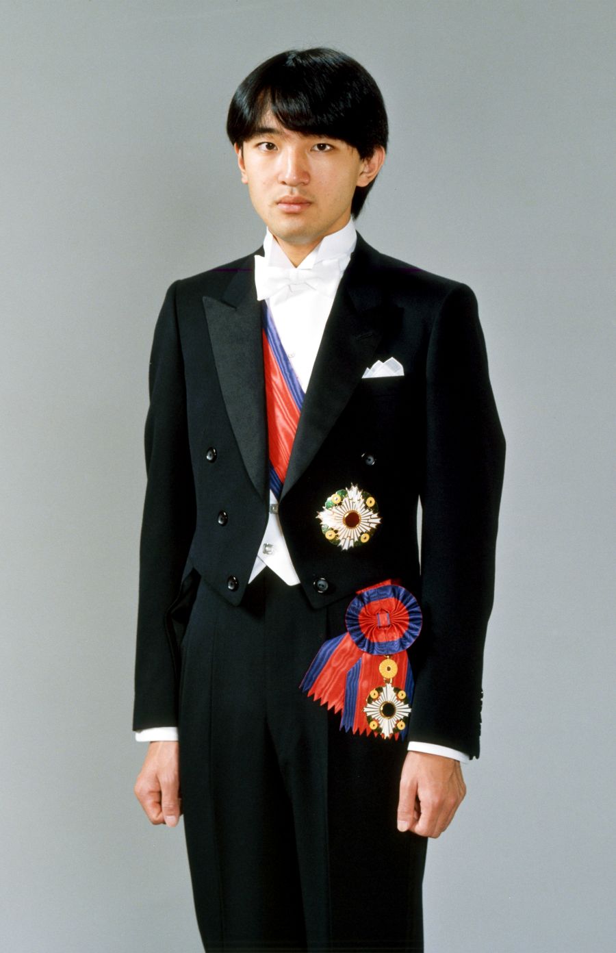 大勲位菊花大綬章をつけられた秋篠宮さま（1985年11月30日）写真/宮内庁