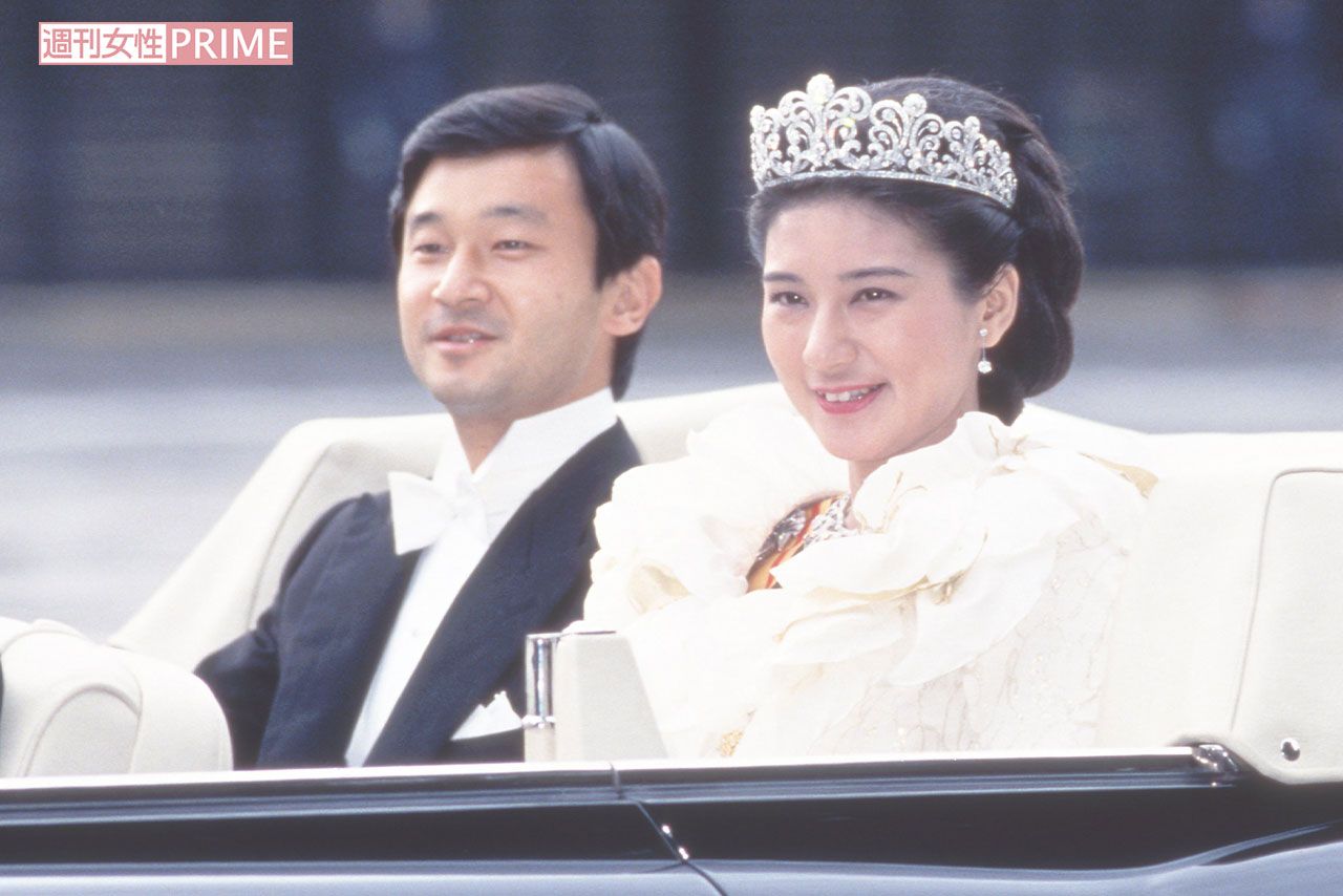 '93年6月9日、ご結婚当日に行われたパレードでは約19万人以上の人々が天皇陛下と雅子さまをお祝いするため、沿道に集まった