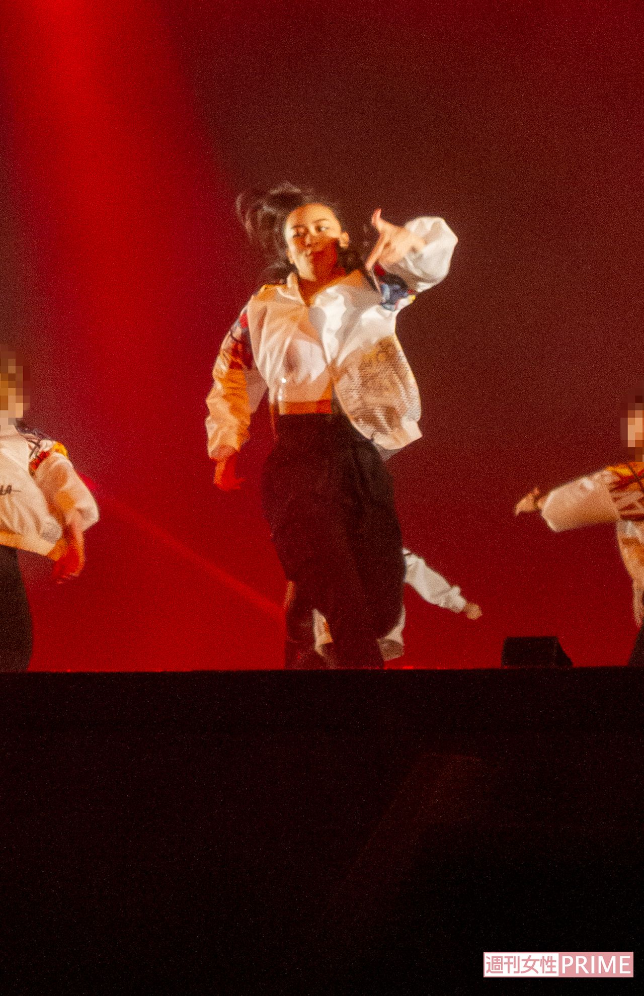 ヒップホップダンスを披露する佳子さま。ほかのダンサーたちと比べてダンスは見劣りせず、表現力はむしろ秀でていた