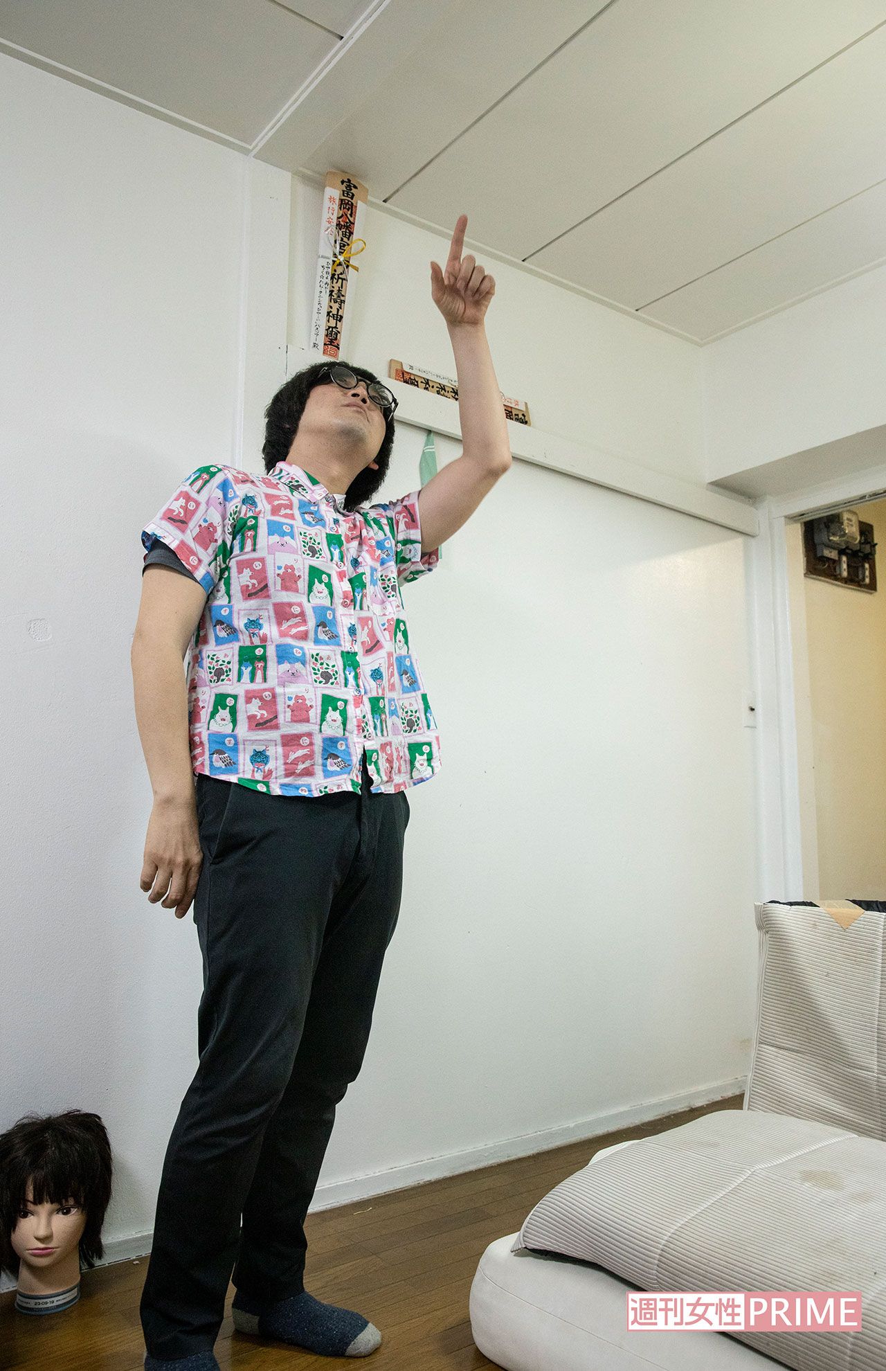 前の住人に関して「このあたりで首を吊ったんだと思います」とタニシさん　撮影／矢島泰輔