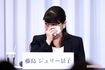 会見で涙を流す、ジャニー喜多川氏の姪である藤島ジュリー景子