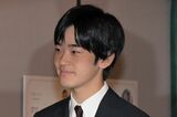 悠仁さま、筑波大学園祭でスマホ撮影の“神対応”の一方、なぜかご学友と「茂みか…