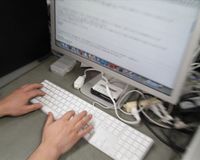 ”ネットいじめ”の実態 親や友達に相談するより「我慢する」のが主流派