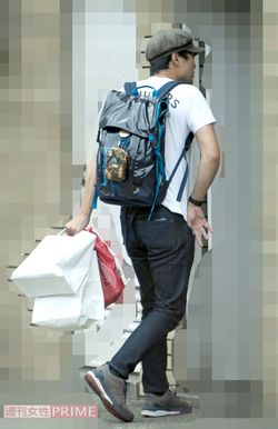 帰路につく劇団ひとり