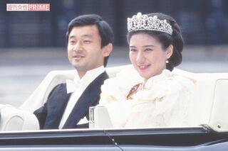 '93年6月9日、ご結婚当日に行われたパレードでは約19万人以上の人々が天皇陛下と雅子さまをお祝いするため、沿道に集まった