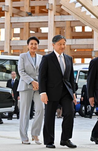 万博でヘルスケアパビリオンを訪問された両陛下（4月11日）