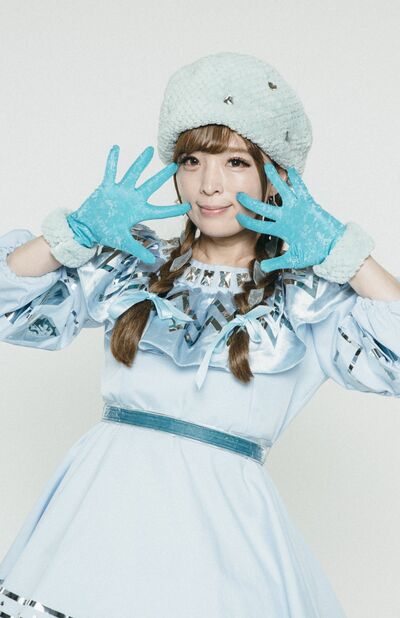 ものまね芸人のまーなさん