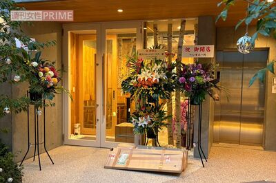 三山凌輝のパスタ店の開業数日前、花や荷物が届いて準備が進められていた
