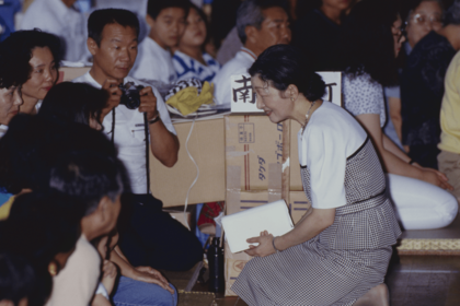 '91年7月、雲仙普賢岳の噴火で被災した人を励まされた美智子さま