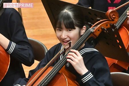 毎年、「オール学習院の集い」の演奏会で、チェロを楽しそうに演奏される愛子さま（4月16日）