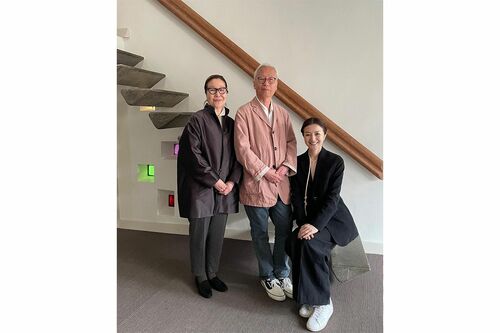 今年4月に鈴木がインスタにアップしていた画像。このときは異変は感じられなかったが…