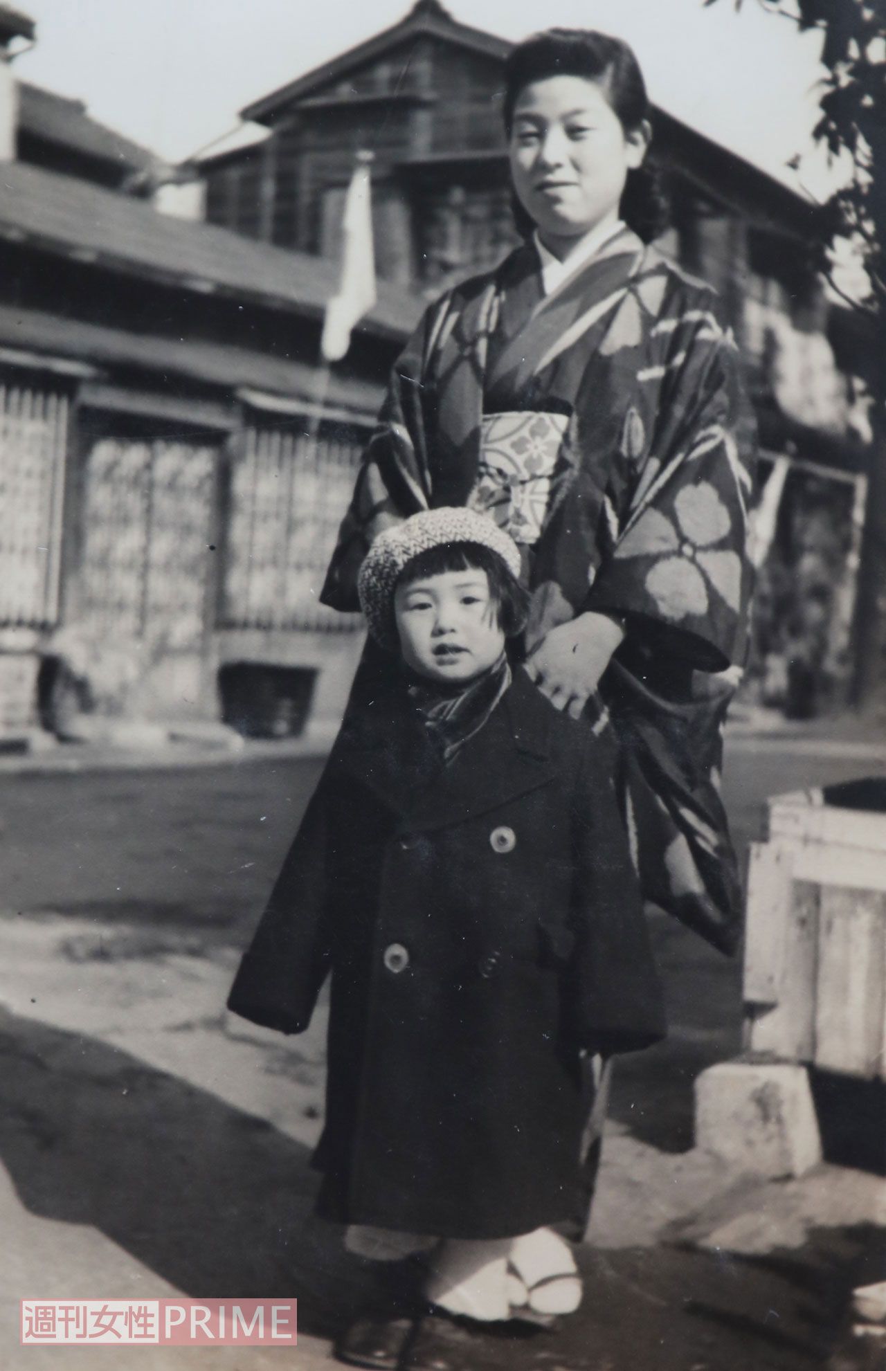 カメラ好きだった父が撮影した年の離れたいとことの1枚