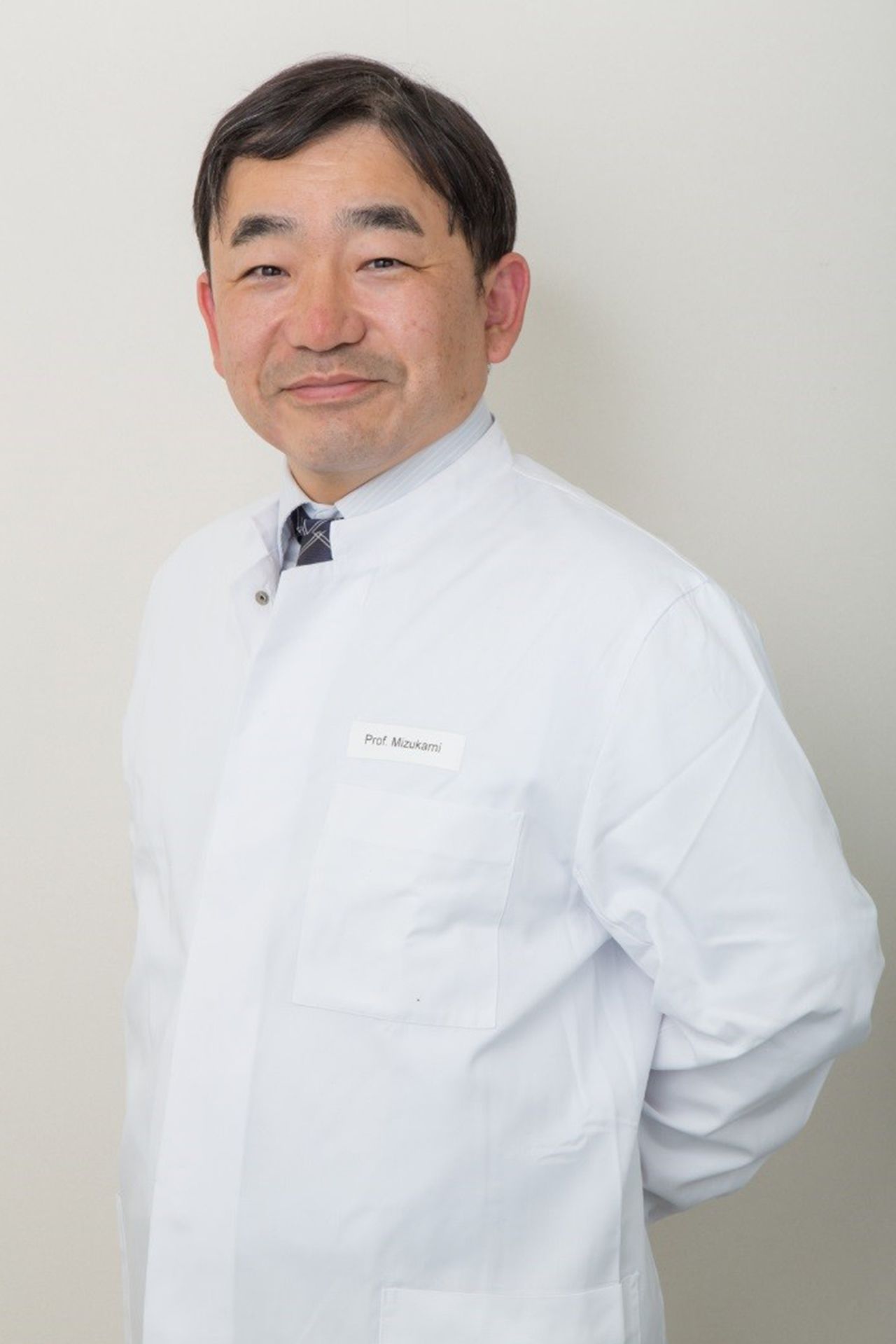 水上健（みずかみたけし）先生 国立病院機構久里浜医療センター内視鏡部長。慶應義塾大学消化器内科非常勤講師（便秘外来）。近著に、日本人の腸の形を解明し、便秘の悩みを解決する方法を著した『ねじれ腸　落下腸　滞った便がグイグイ出てくる　快うんマッサージ』（主婦の友社）など