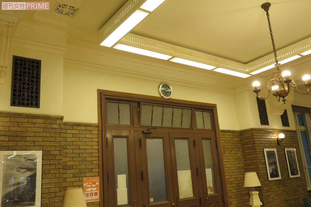 国会中央食堂の重厚な内装