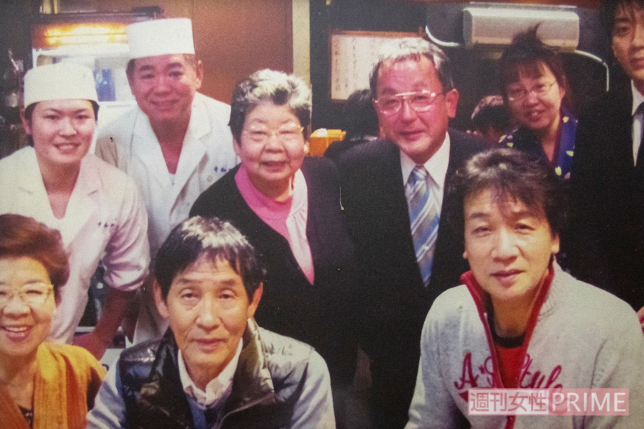 「芸人は浅草の宝」と萩本欽一さん率いる劇団の団員たちにも食券を配布