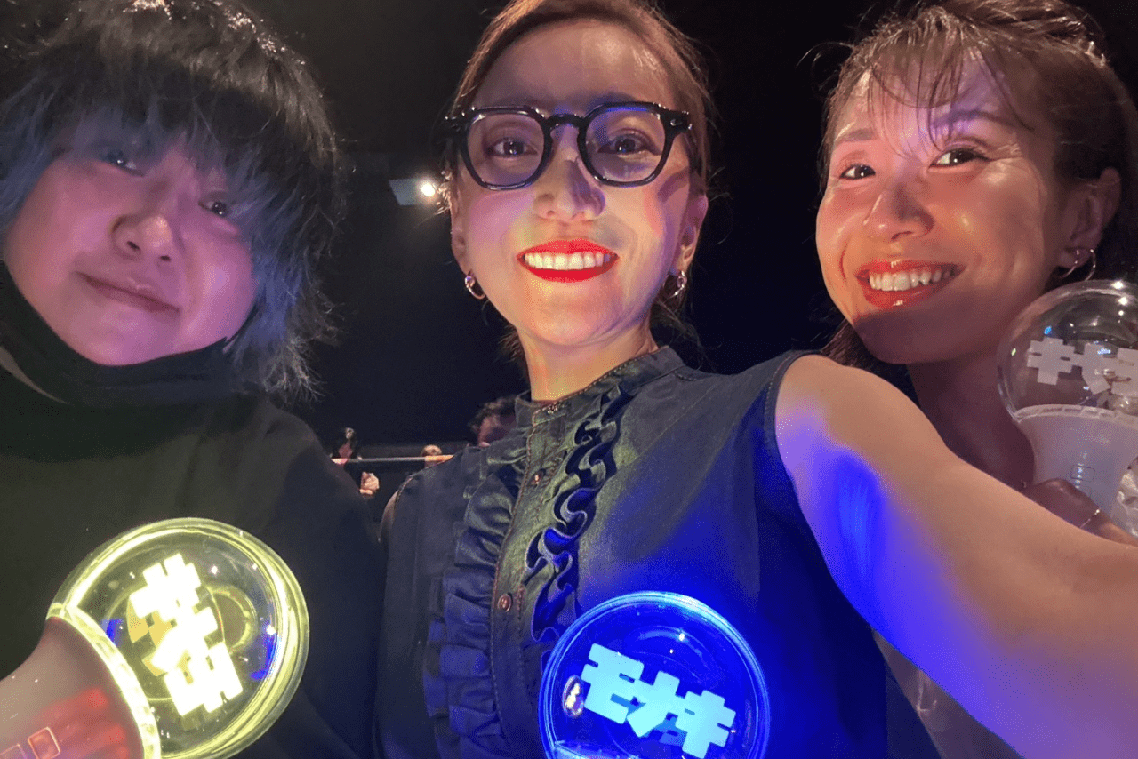 大好きなモナキのコンサートでパワー充電（写真提供/加藤綾菜）