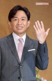 2019年9月、1人で結婚会見に出席した城島茂。左手の“エアー指輪”を披露した
