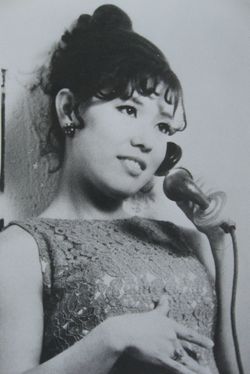 シャンソン歌手としてデビューし、活躍していた当時の平野レミ