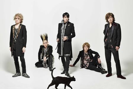 5人組バンド『BUCK-TICK』ボーカルの櫻井敦司さん（中央、公式Xより）