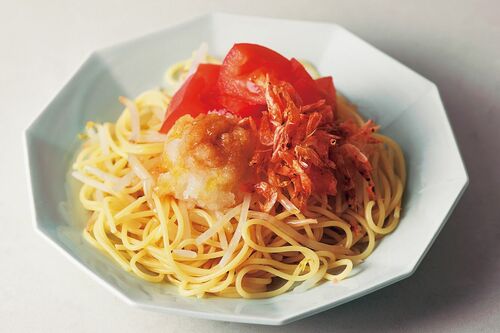 桜えびとトマトのおろしポン酢パスタ　写真／鈴木泰介