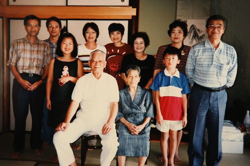 『天然コケッコー』では親戚が集まって取材に協力してくれた。後列中央がくらもちさん