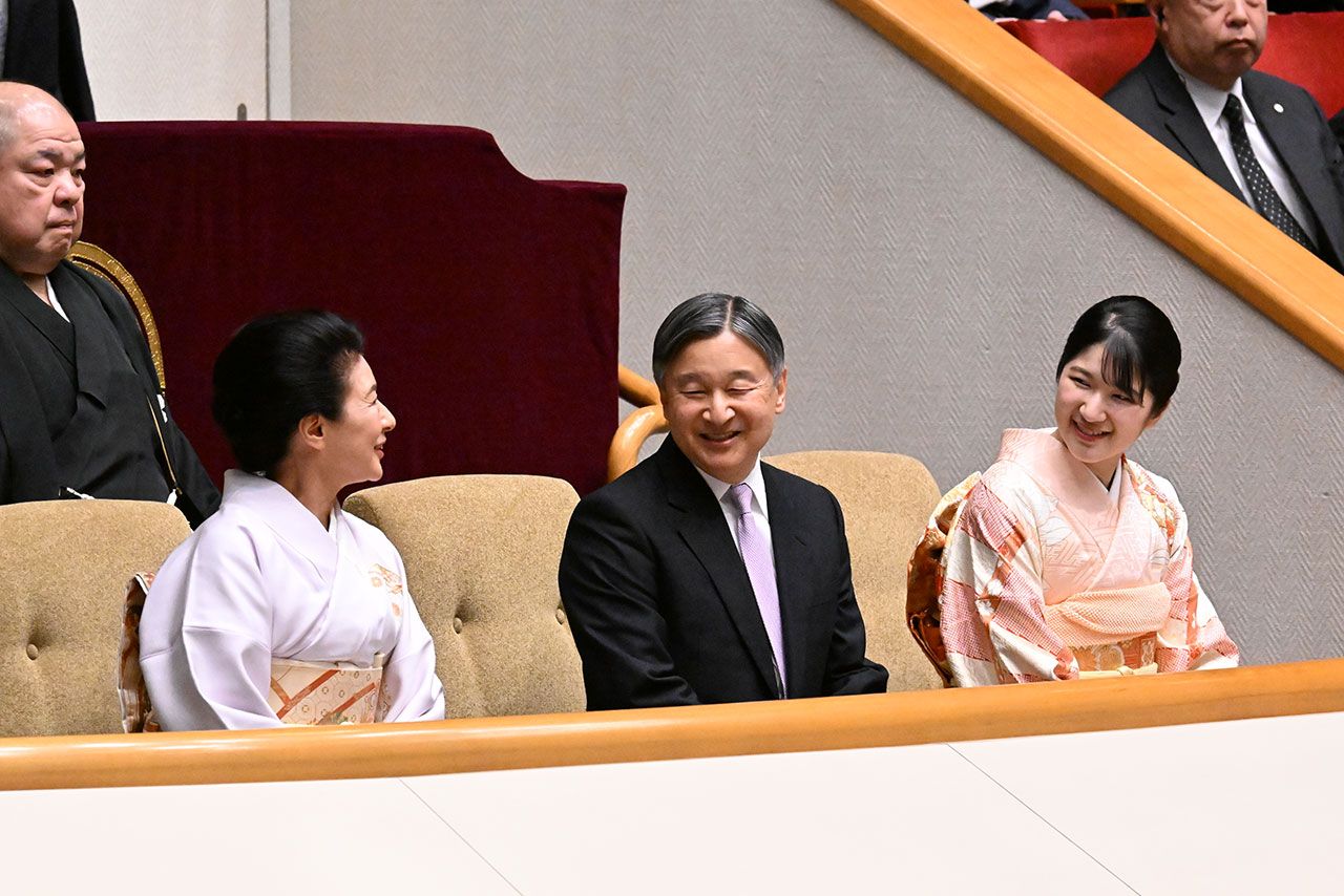 1月18日、天覧相撲に来られた天皇ご一家（撮影／JMPA）