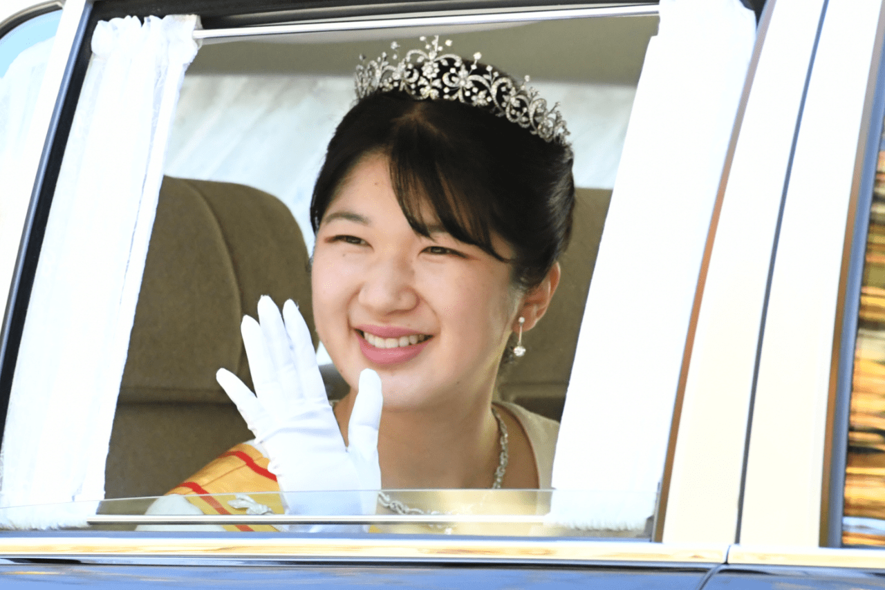 1月1日、新年祝賀のため、上皇ご夫妻が住まわれている仙洞御所を訪問された愛子さま