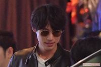 福士蒼汰、“好青年” イメージからの脱却狙い、夜グラサンでワル目立ち