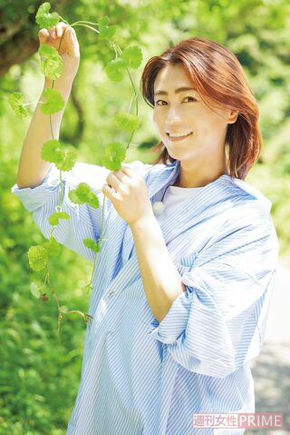 '21年5月。『趣味の園芸』内『氷川きよし グリーンサムへの12か月』（NHK Eテレ）の収録に密着。「けっこうみんな見てくれていて。“すごく面白かった”って。全然面白いこと言ってないのに（笑）。ナチュラルに生きる姿をみなさんに届けたい」　撮影／廣瀬靖士、週刊女性写真班