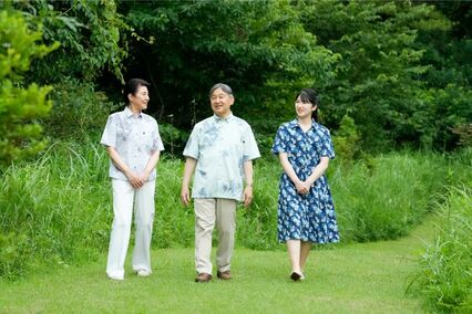 天皇ご一家が2年連続ご着用、愛子さまの“5500円かりゆし” 製造元が明かす驚きの反響「まさかうちの商品とは…」