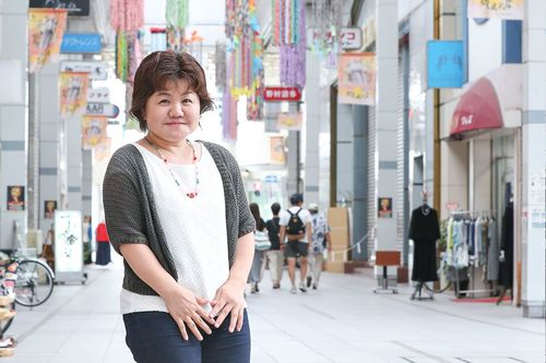 「タウンモビリティステーションふくねこ」のある商店街。誰もが楽しく出かけられる街づくりを目指す　撮影／吉岡竜紀