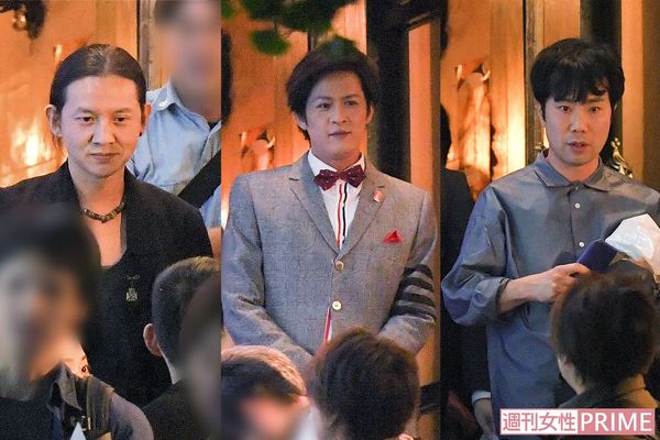 ドラマ中盤を盛り上げた関白・豊臣秀次＝新納慎也。頬が赤らみ〝HOT〟な状態の佐助＝藤井隆は、屋外でも楽しそうに談笑。サングラス姿でも十分に目立っていた毛利勝永＝岡本健一