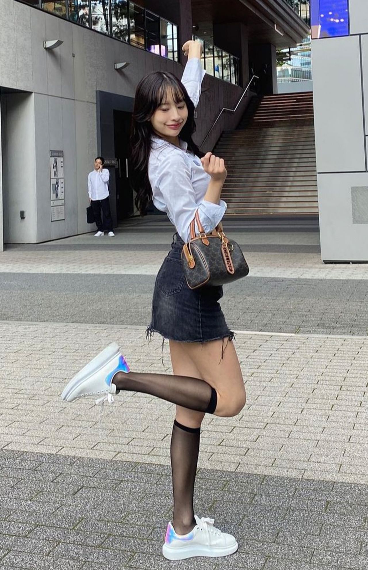 私服を披露する藤川らるむ（本人公式インスタグラムより）