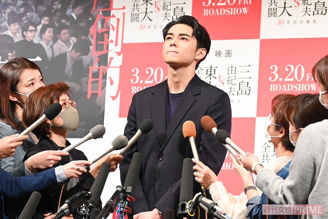 女性記者に囲まれた東出昌大の謝罪会見