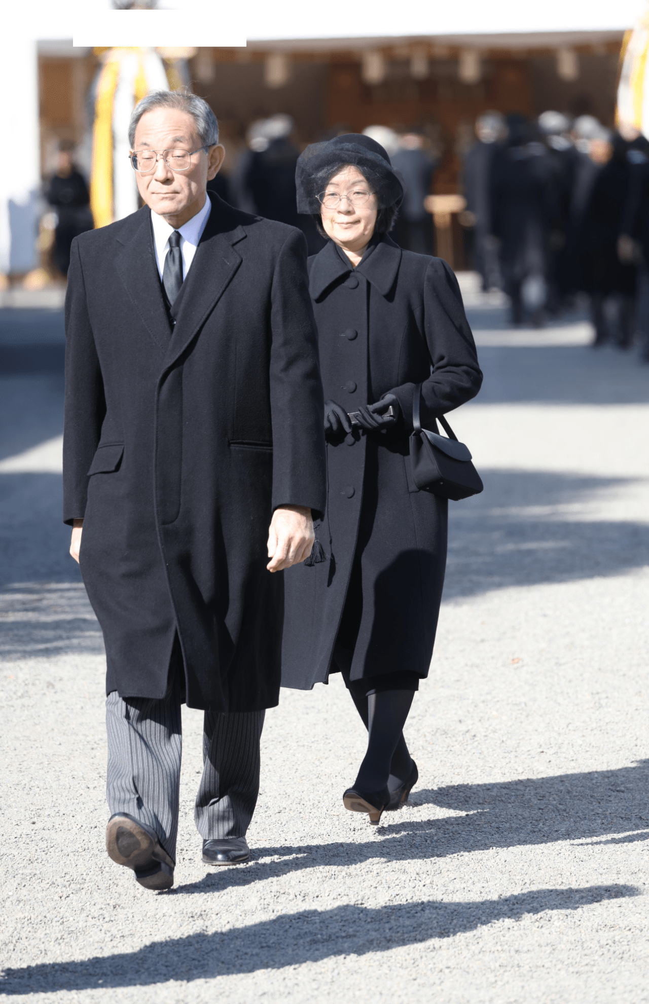 '24年三笠宮妃百合子さまの斂葬の儀に出席した黒田夫妻。慶樹さんは今年60歳に