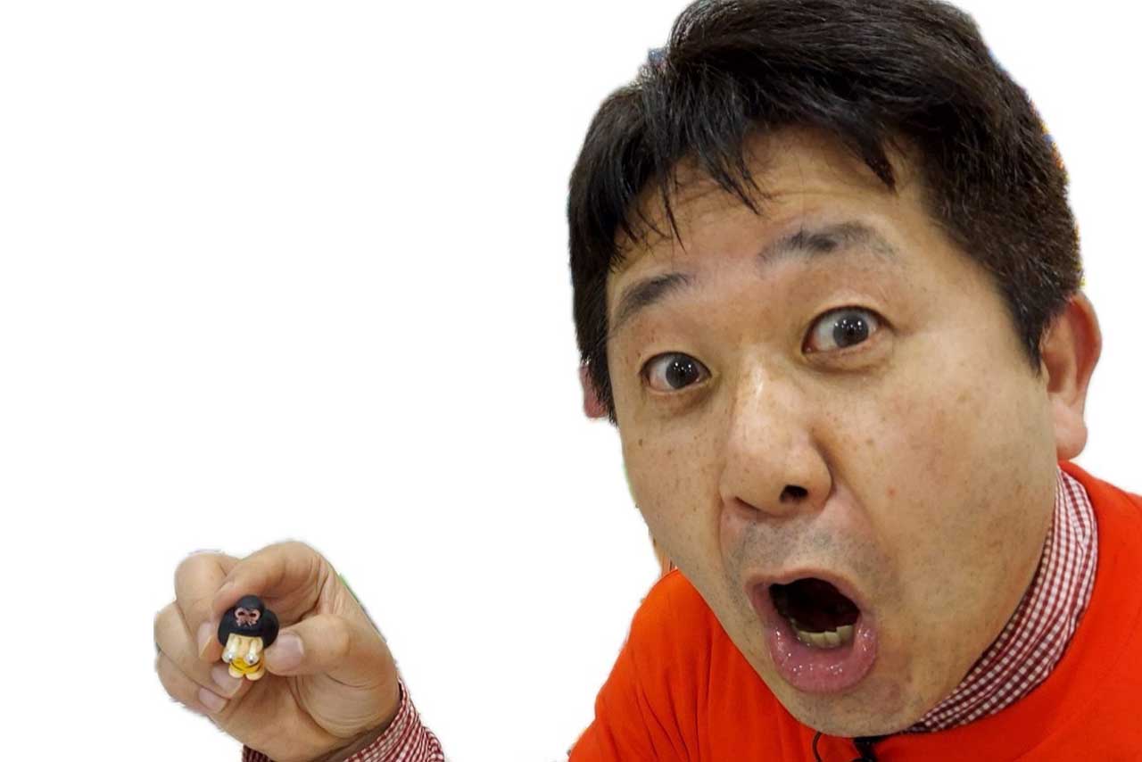 ワッキー貝山／カプセルトイ専門家。小学生のころから集めたカプセルトイは約11万個に及ぶ。関連書籍5冊を出版。「ワッキー貝山ガチャンネル」YouTube配信中。