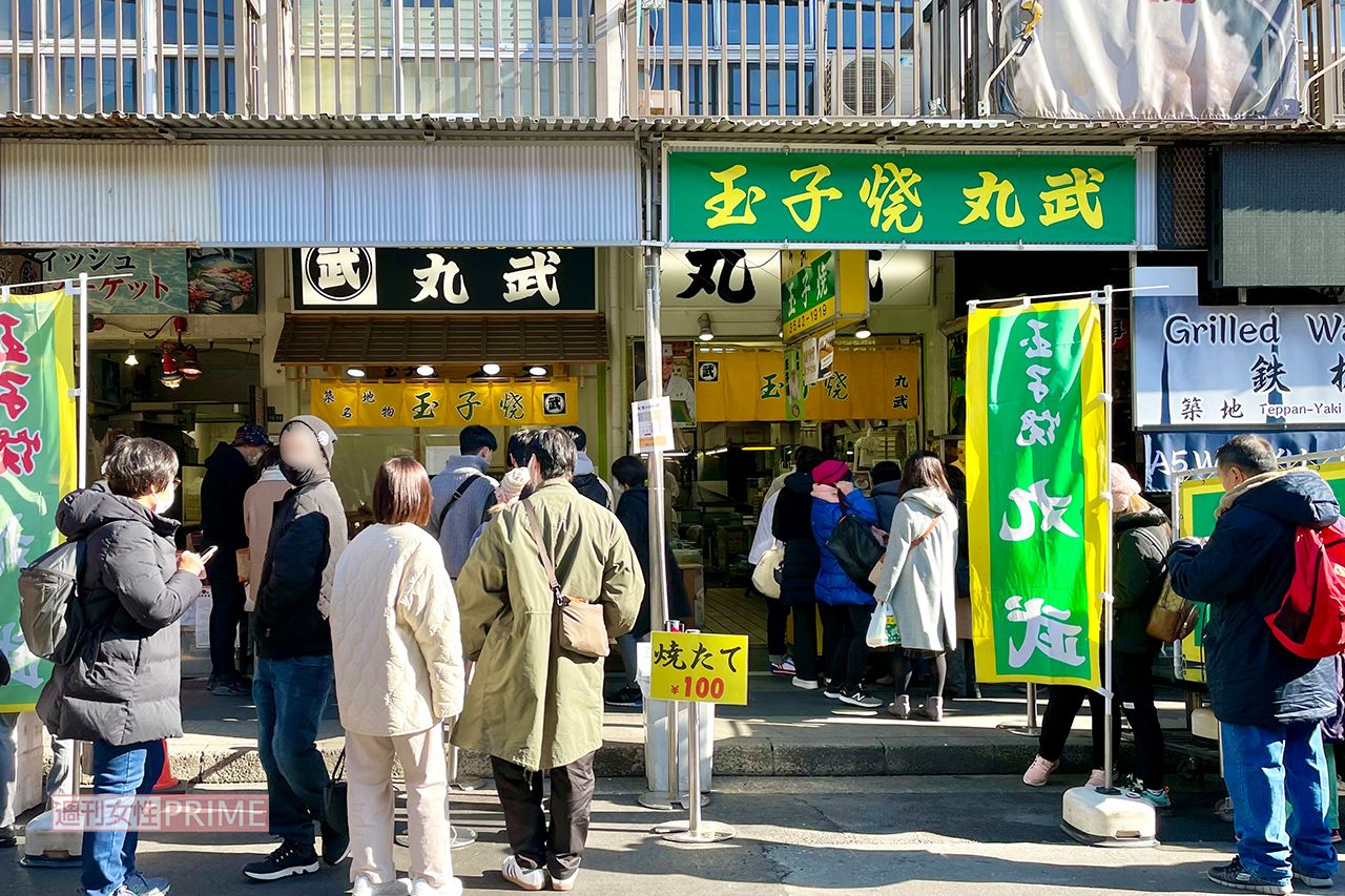 玉子焼は築地場外市場の名物のひとつ。丸武以外にも玉子焼き店が多く並ぶエリア