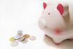 貯金箱に貯めていた小銭を銀行に預けようとしたら手数料が発生……。 ※写真はイメージです