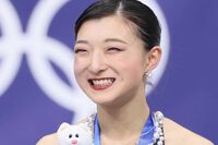 《引退》フィギュア坂本花織が世界選手権で有終の美、中井亜美ら代表選手集結で引退パーティー“aespaダンス”披露