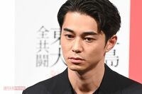 東出昌大 謝罪会見後に向かった先は「実家」、母も強いられていた“避難生活”