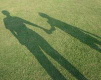 インドでは男性が友人同士で手をつなぐのも当たり前