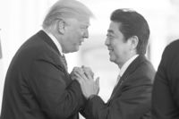 安倍晋三首相とトランプ大統領は“バカップル”か、無意味にニコニコ笑った代償