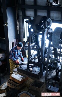 タケフナイフビレッジの工房での様子　撮影／山田智絵