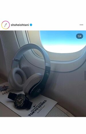 日本出発前には選手やスタッフ60人にヘッドホンを贈った（大谷翔平のインスタグラムより）