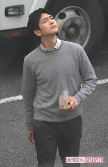 10月、ドラマ『いちばんすきな花』の撮影に向かう松下洸平